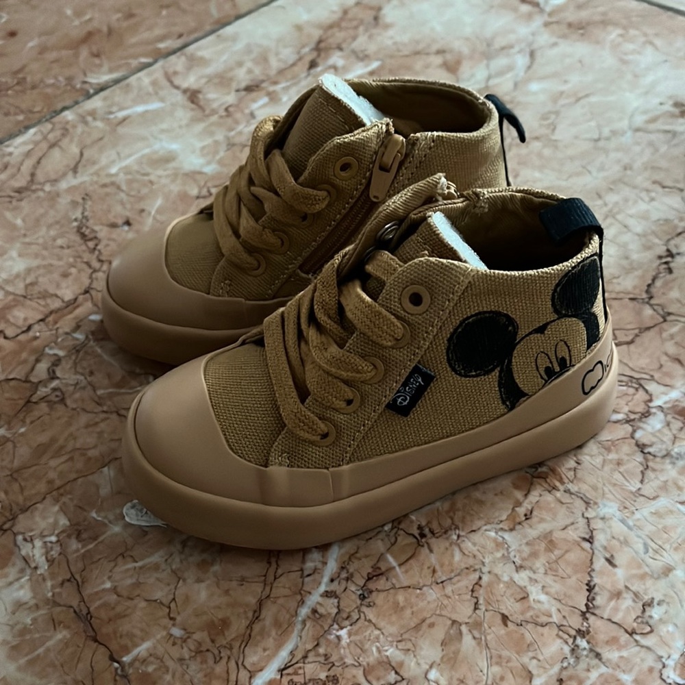 NEW ZARA kids Mickey Mouse sneakers size 6.5